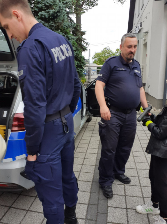 Dzieci z ZSP im. A. A. Michelsona w Strzelnie poznawały pracę policjantów
