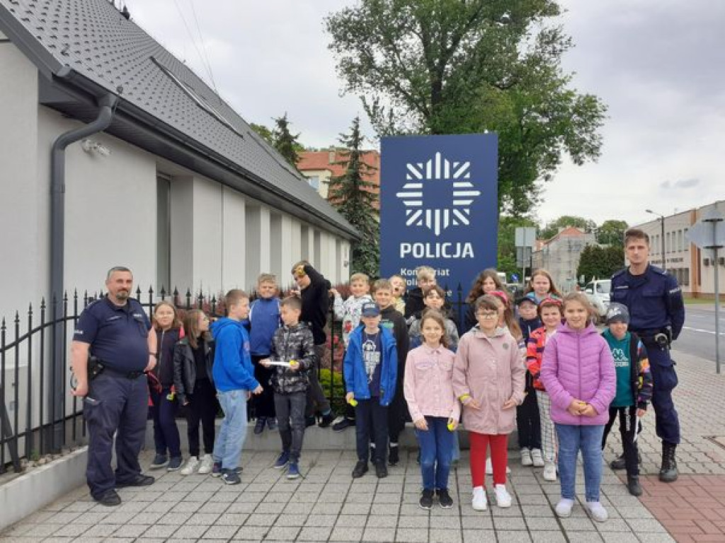Dzieci z ZSP im. A. A. Michelsona w Strzelnie poznawały pracę policjantów
