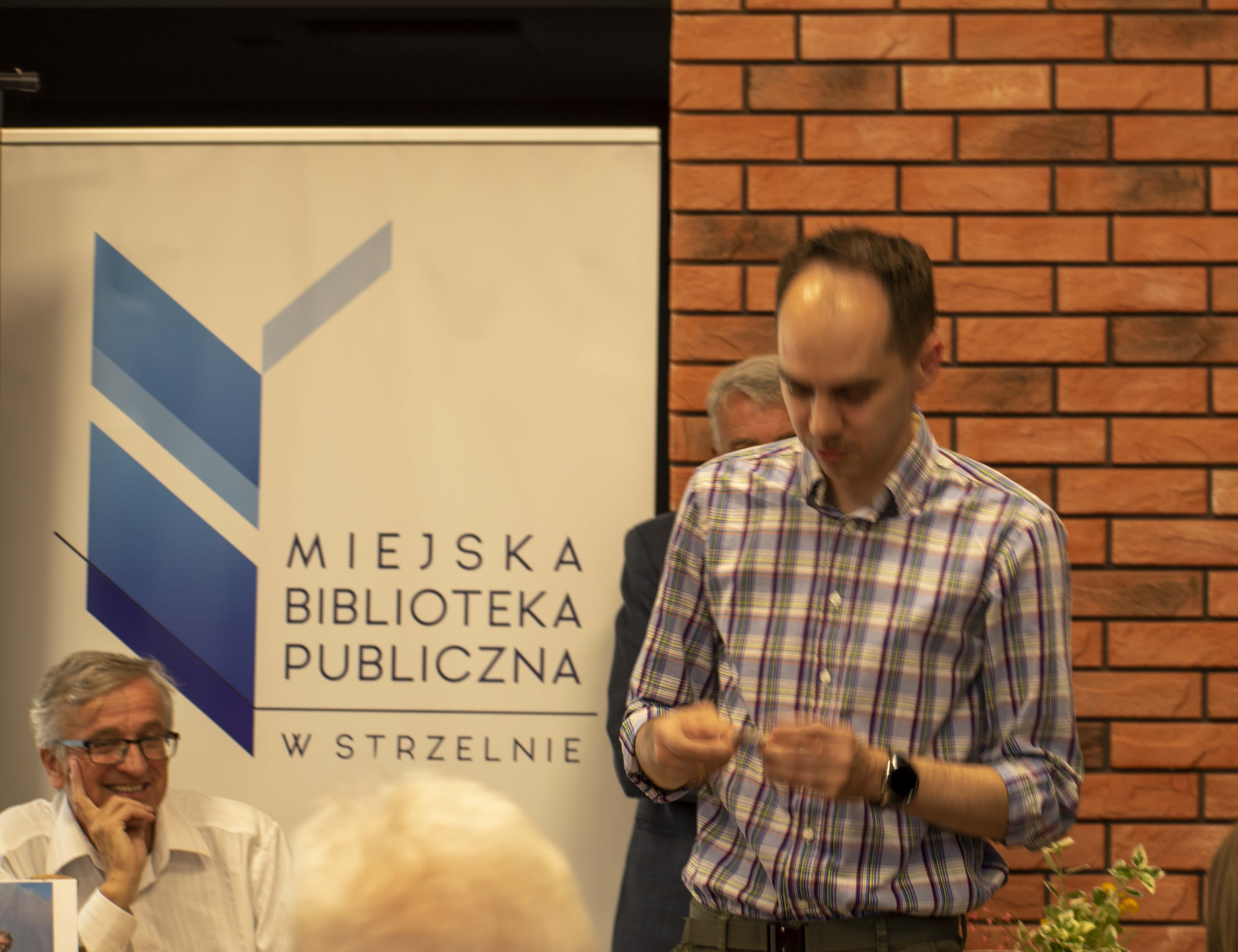 Niezwykle ciekawe spotkanie w strzeleńskiej bibliotece