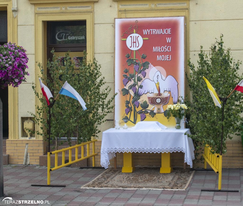 Ulicami Strzelna przeszła procesja Bożego Ciała - galeria