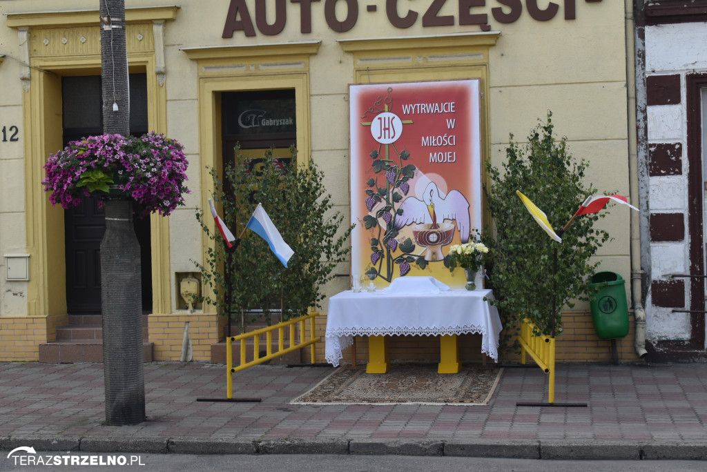 Ulicami Strzelna przeszła procesja Bożego Ciała - galeria