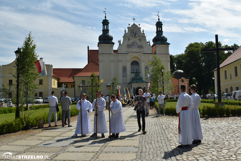 Ulicami Strzelna przeszła procesja Bożego Ciała - galeria