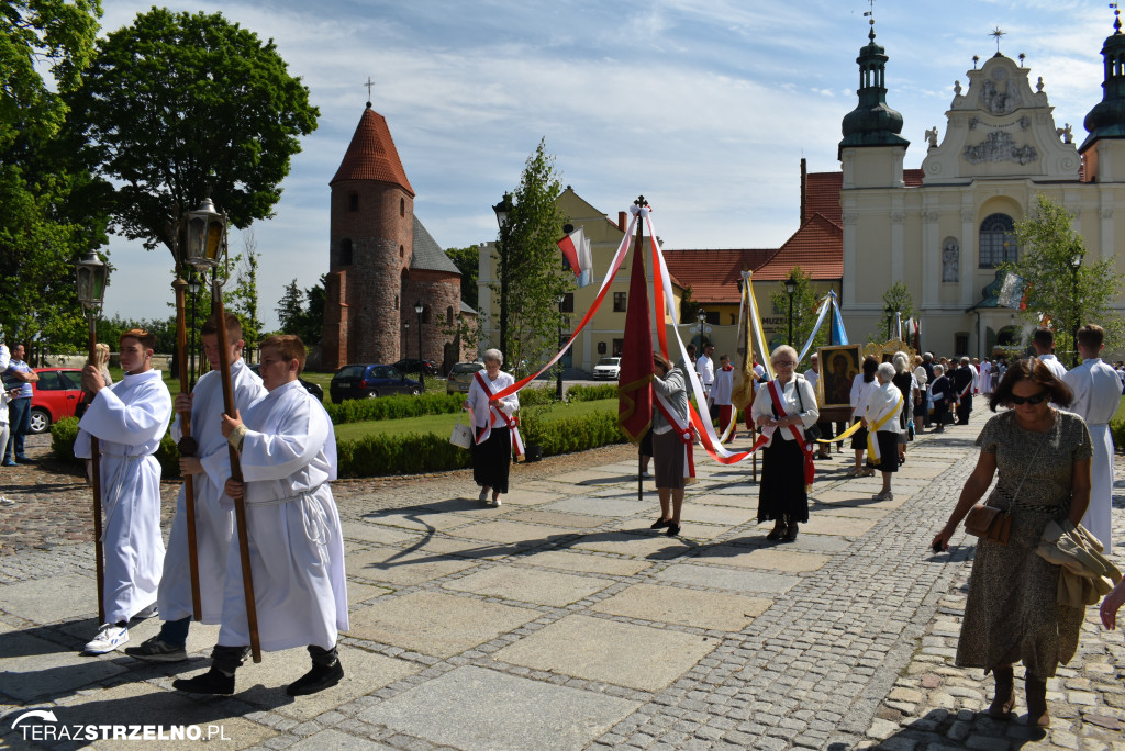 Ulicami Strzelna przeszła procesja Bożego Ciała - galeria