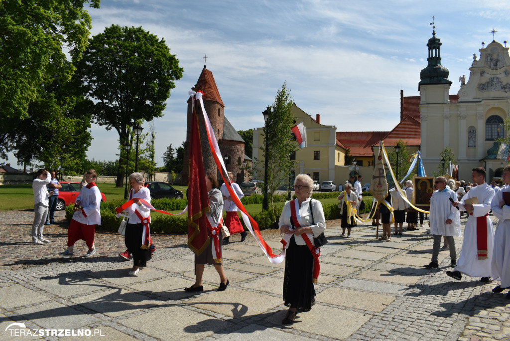 Ulicami Strzelna przeszła procesja Bożego Ciała - galeria