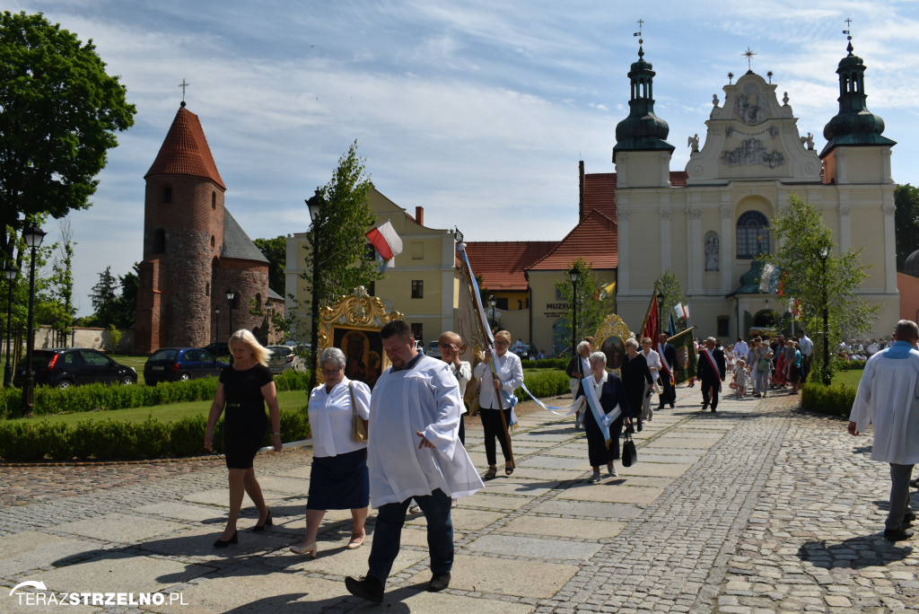 Ulicami Strzelna przeszła procesja Bożego Ciała - galeria