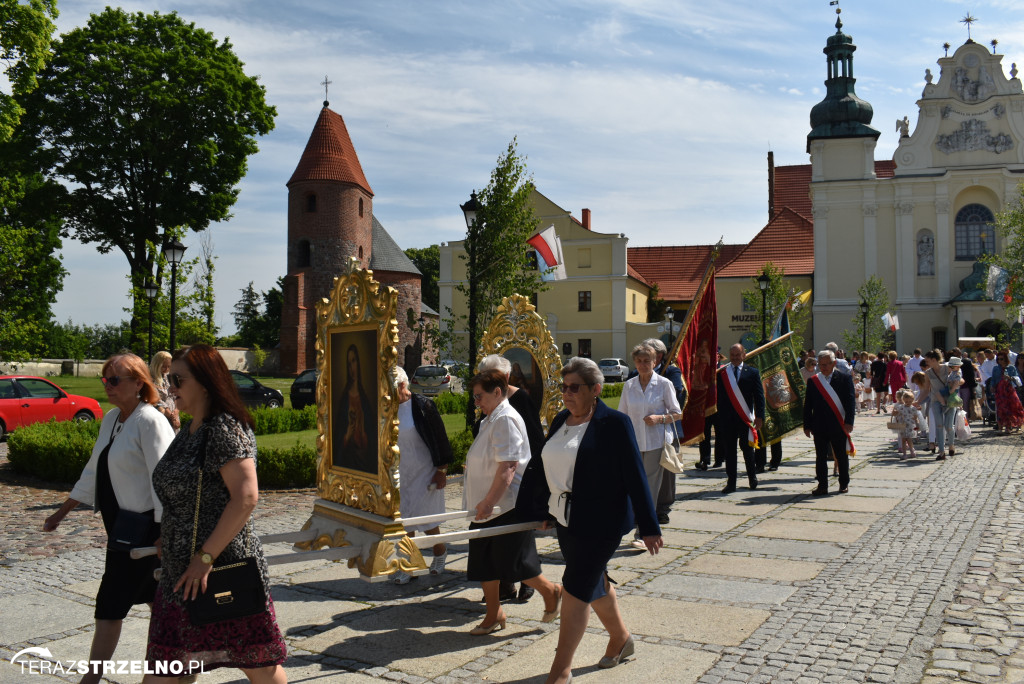 Ulicami Strzelna przeszła procesja Bożego Ciała - galeria