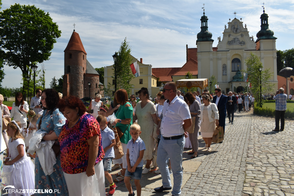 Ulicami Strzelna przeszła procesja Bożego Ciała - galeria