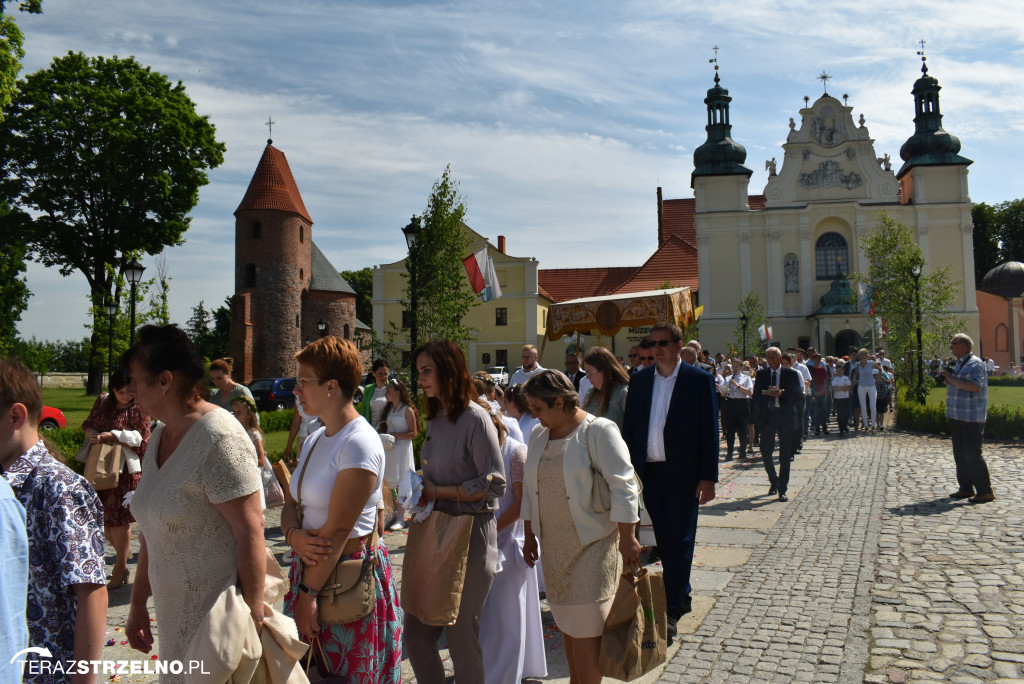 Ulicami Strzelna przeszła procesja Bożego Ciała - galeria
