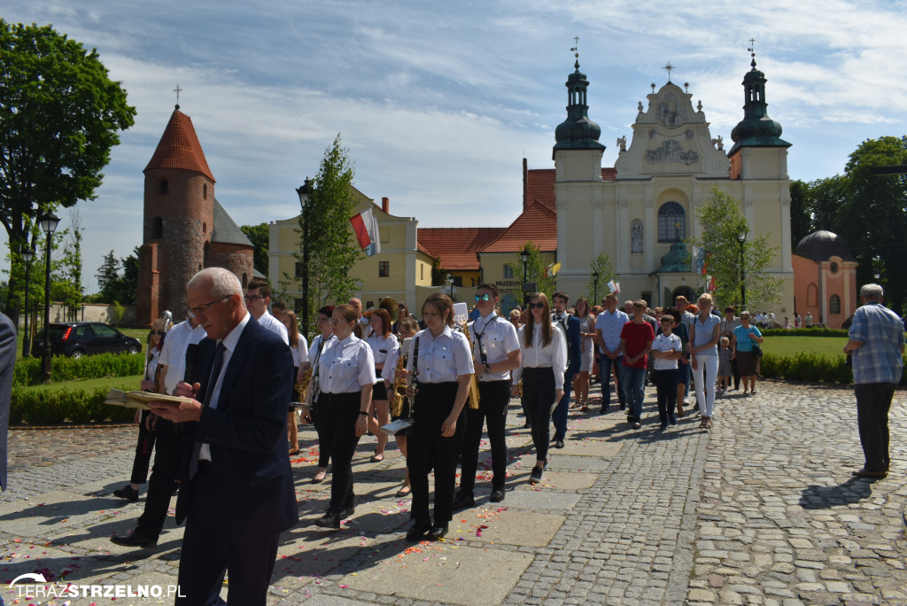 Ulicami Strzelna przeszła procesja Bożego Ciała - galeria