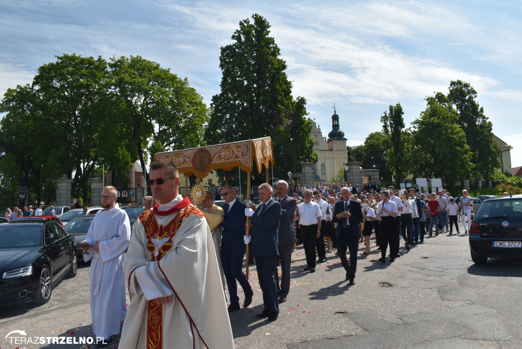 Ulicami Strzelna przeszła procesja Bożego Ciała - galeria