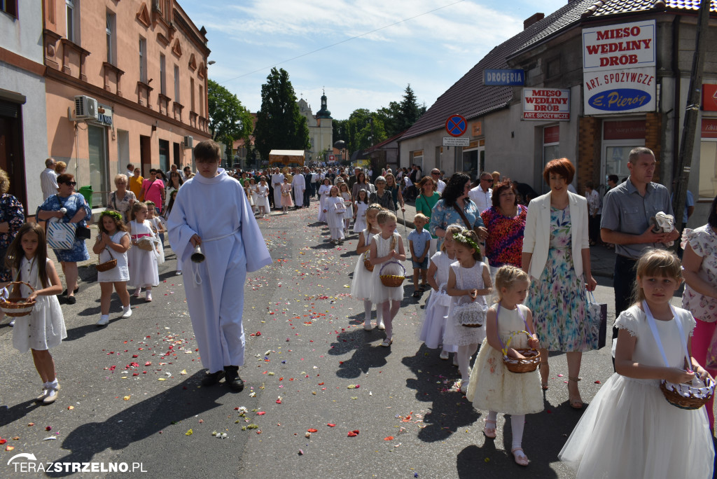 Ulicami Strzelna przeszła procesja Bożego Ciała - galeria