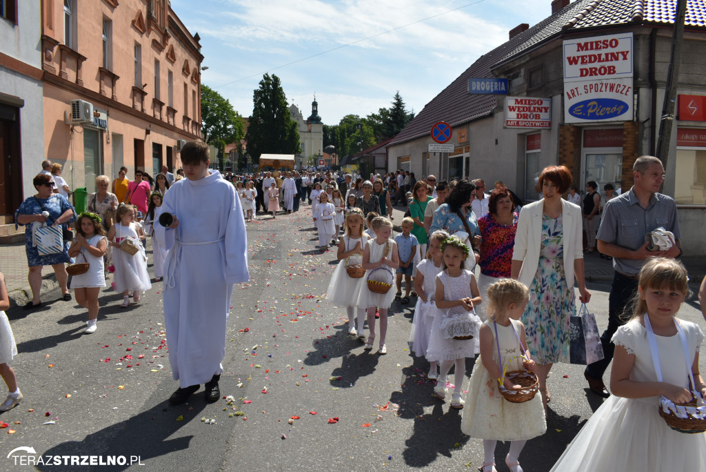 Ulicami Strzelna przeszła procesja Bożego Ciała - galeria