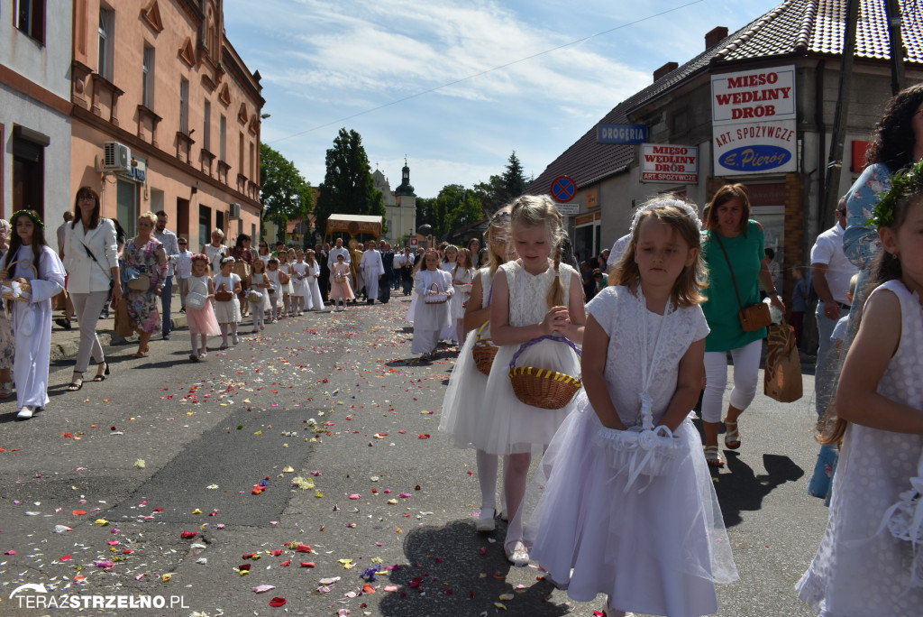 Ulicami Strzelna przeszła procesja Bożego Ciała - galeria