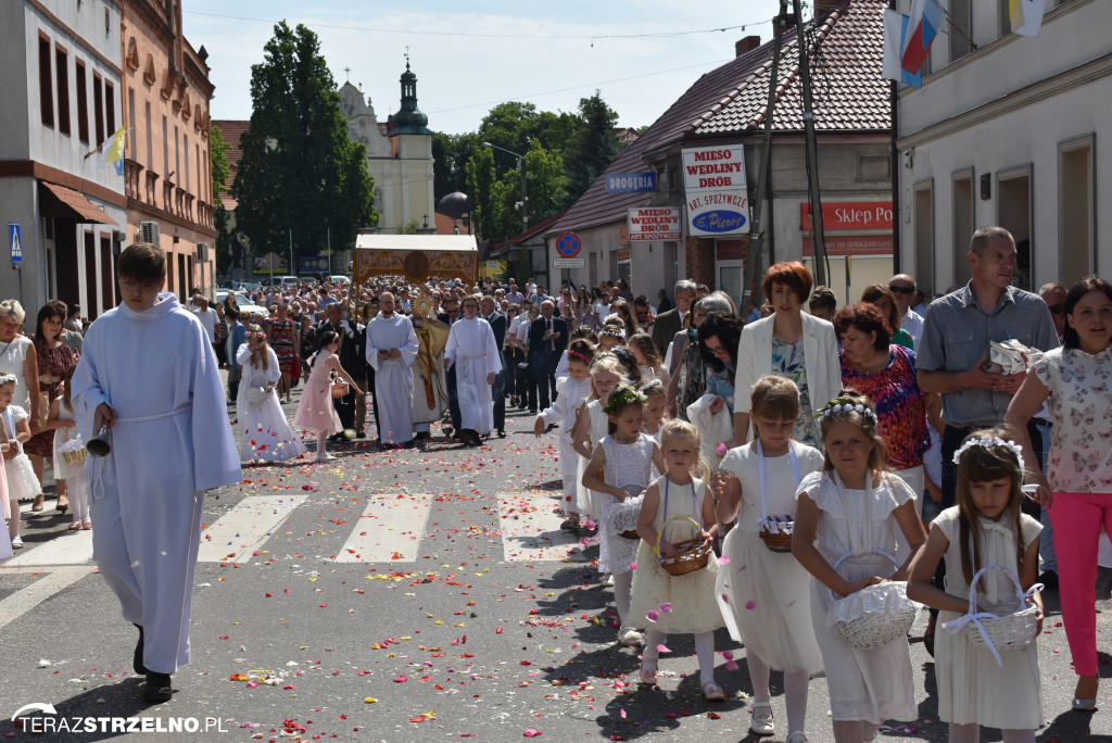 Ulicami Strzelna przeszła procesja Bożego Ciała - galeria