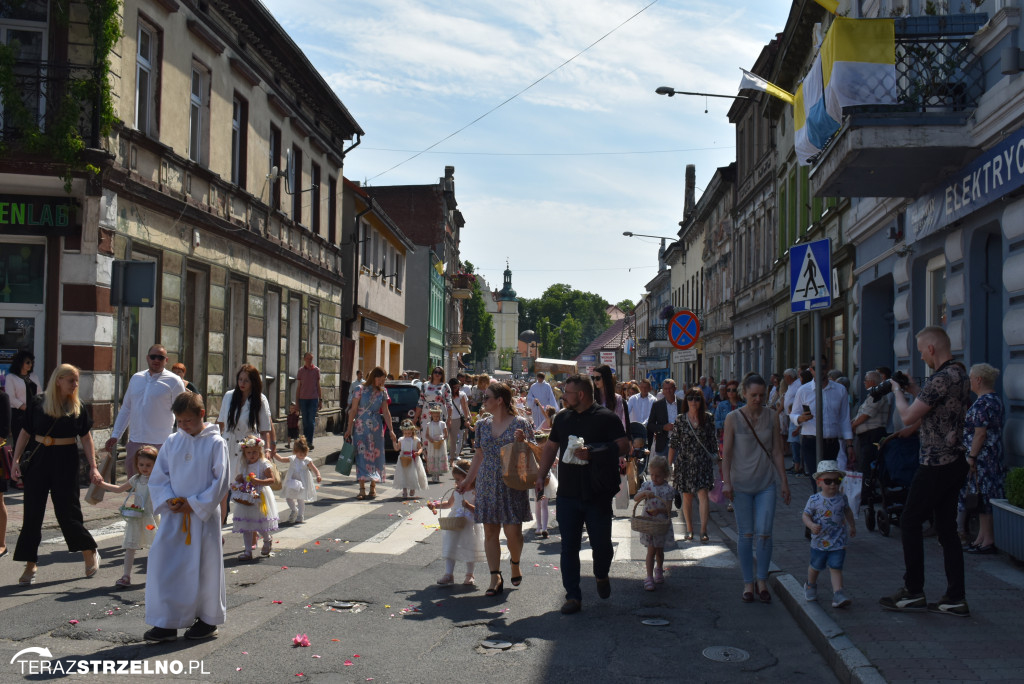 Ulicami Strzelna przeszła procesja Bożego Ciała - galeria