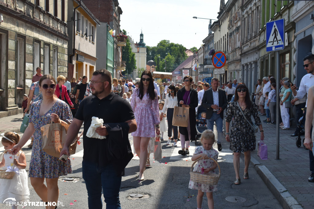 Ulicami Strzelna przeszła procesja Bożego Ciała - galeria
