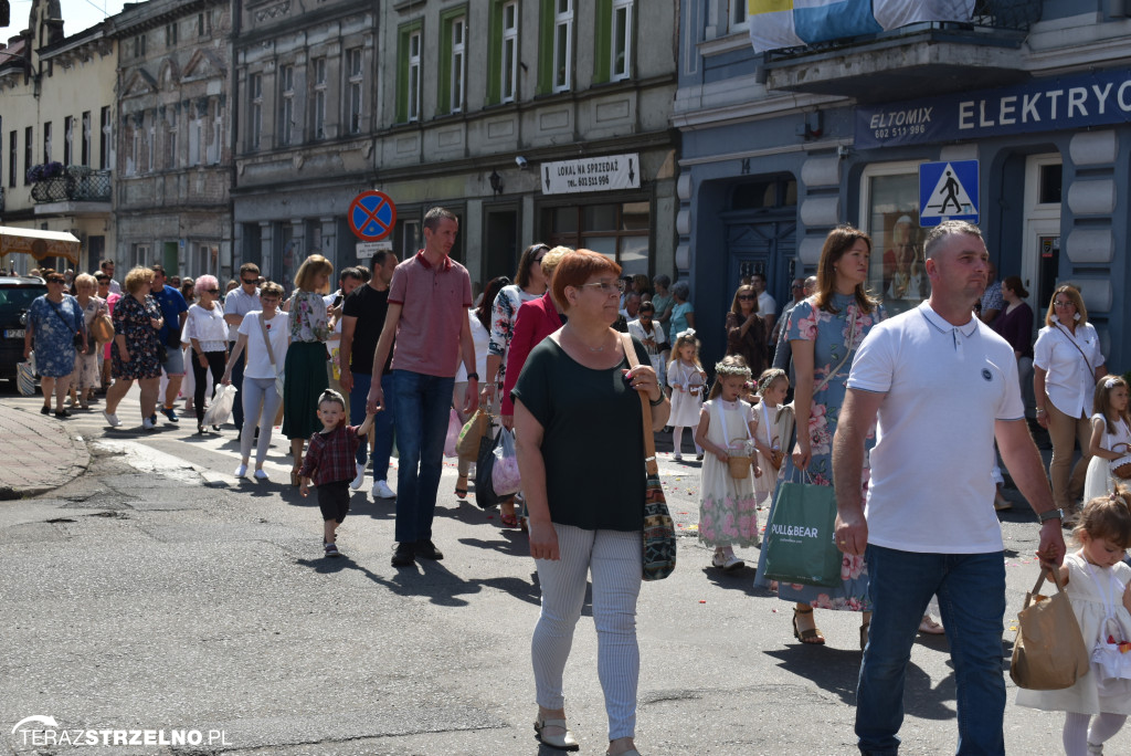 Ulicami Strzelna przeszła procesja Bożego Ciała - galeria