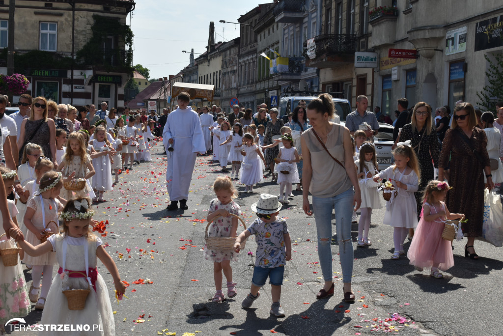 Ulicami Strzelna przeszła procesja Bożego Ciała - galeria