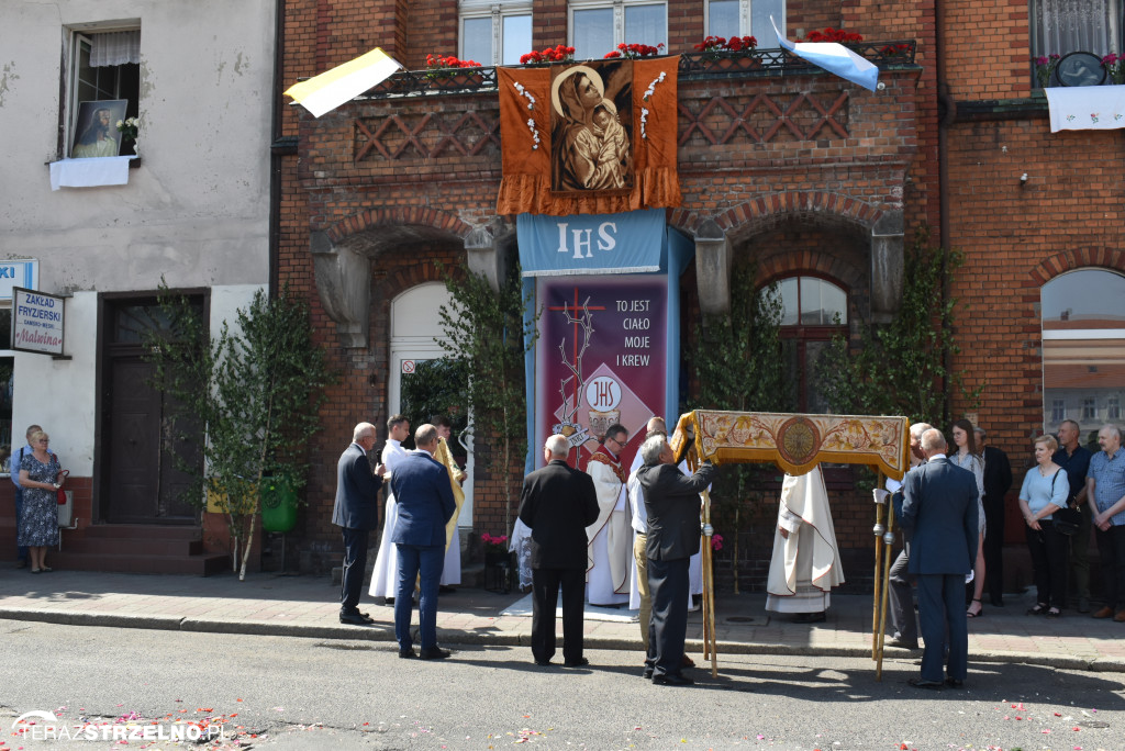Ulicami Strzelna przeszła procesja Bożego Ciała - galeria