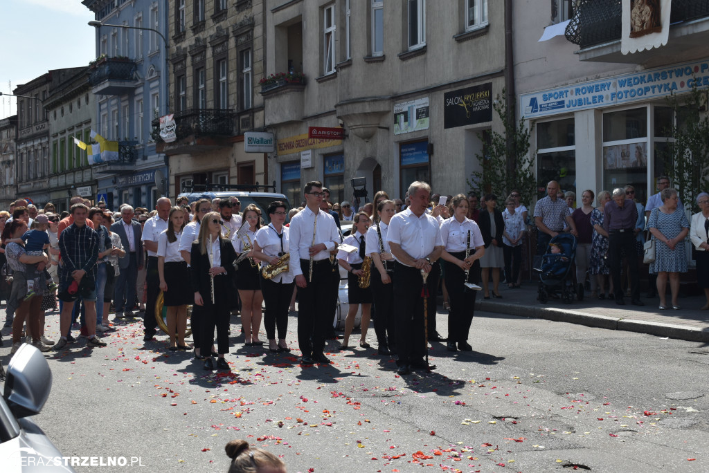 Ulicami Strzelna przeszła procesja Bożego Ciała - galeria