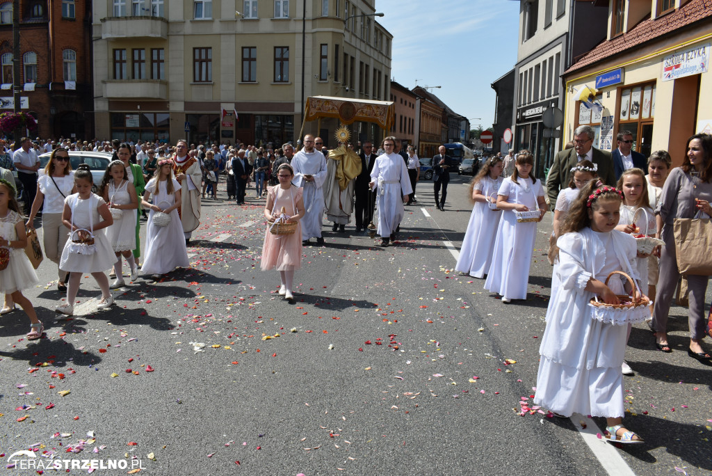 Ulicami Strzelna przeszła procesja Bożego Ciała - galeria