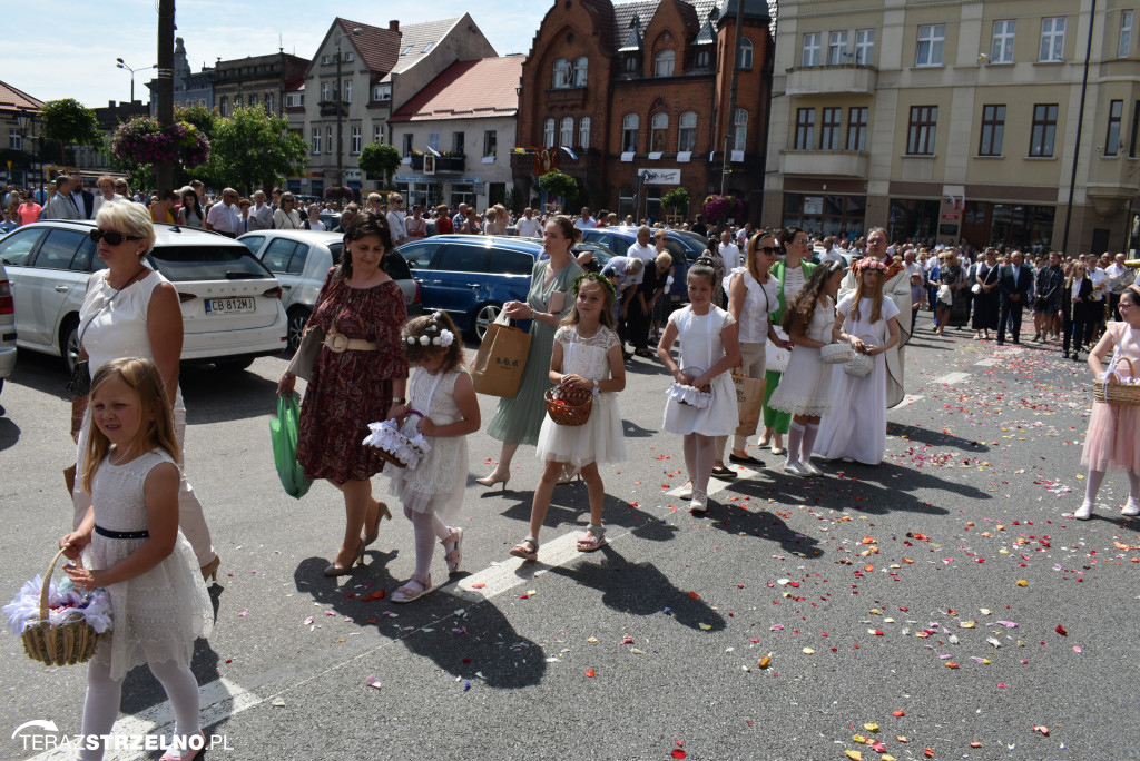 Ulicami Strzelna przeszła procesja Bożego Ciała - galeria