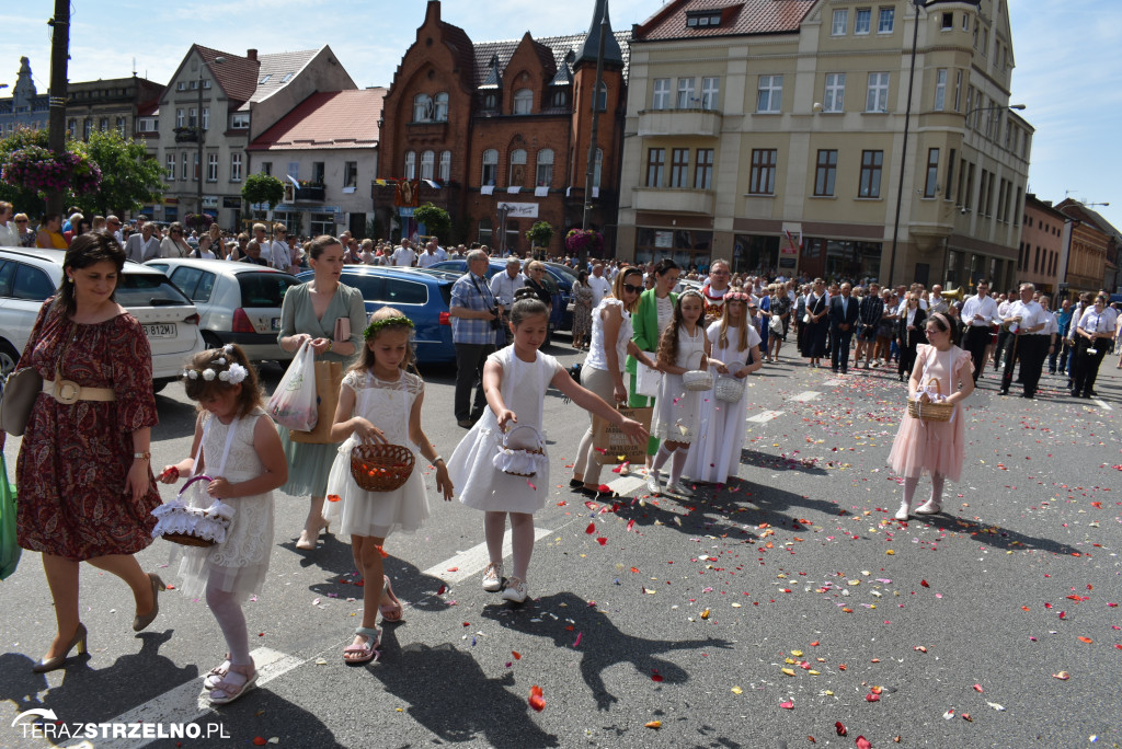 Ulicami Strzelna przeszła procesja Bożego Ciała - galeria