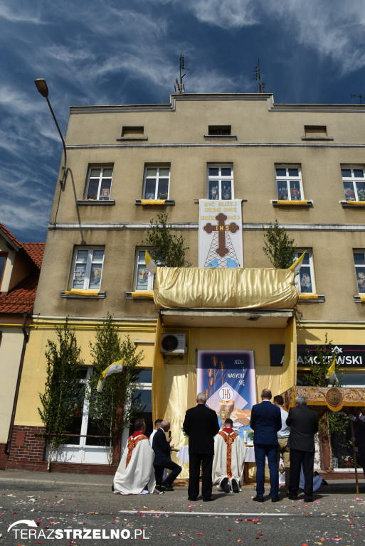 Ulicami Strzelna przeszła procesja Bożego Ciała - galeria