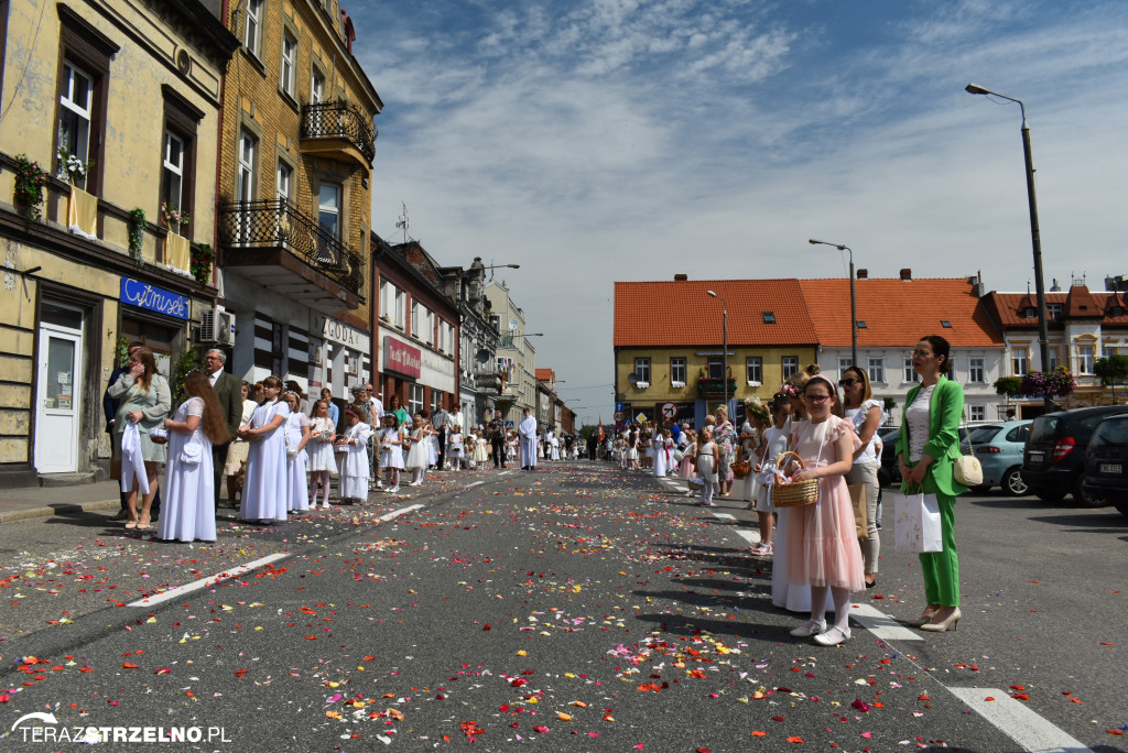 Ulicami Strzelna przeszła procesja Bożego Ciała - galeria