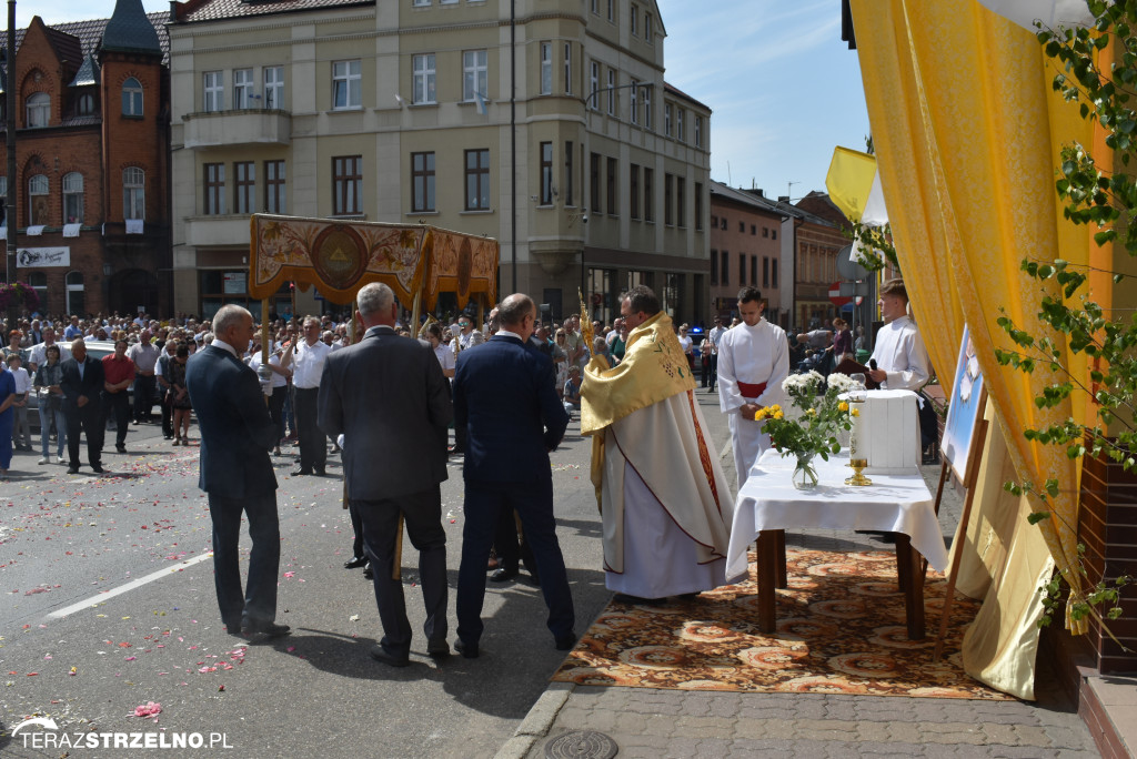 Ulicami Strzelna przeszła procesja Bożego Ciała - galeria