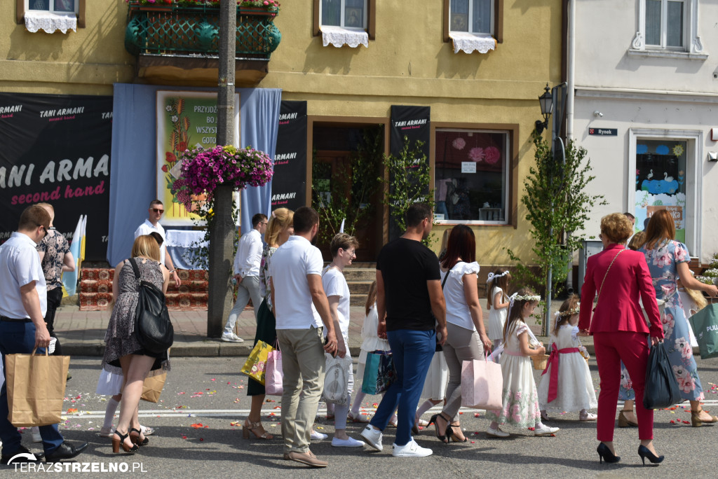 Ulicami Strzelna przeszła procesja Bożego Ciała - galeria