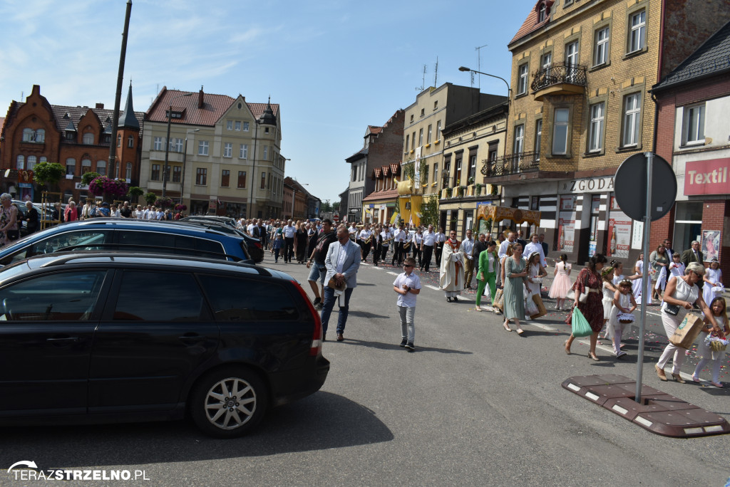 Ulicami Strzelna przeszła procesja Bożego Ciała - galeria