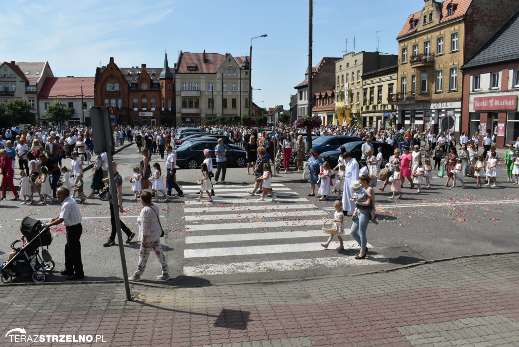 Ulicami Strzelna przeszła procesja Bożego Ciała - galeria