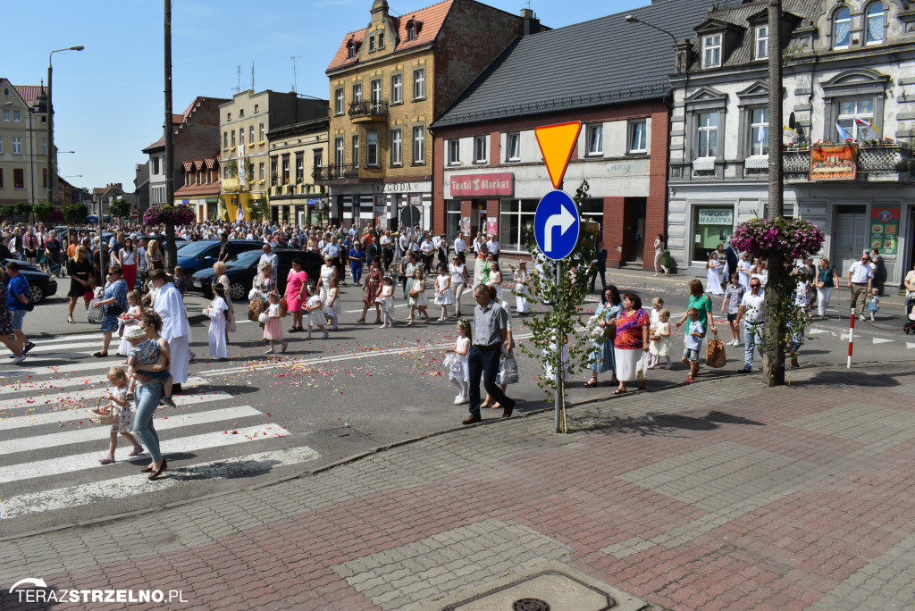 Ulicami Strzelna przeszła procesja Bożego Ciała - galeria