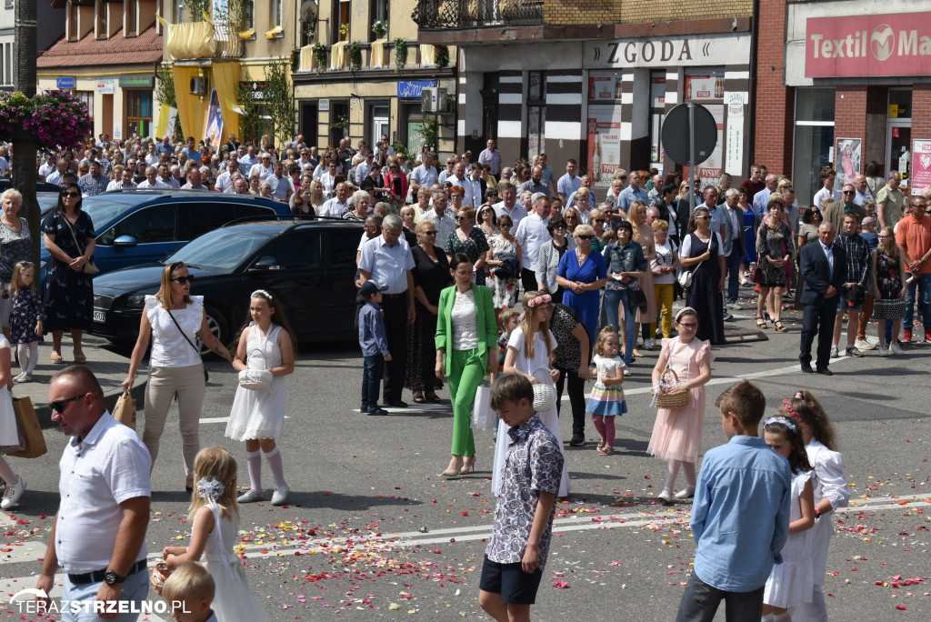 Ulicami Strzelna przeszła procesja Bożego Ciała - galeria