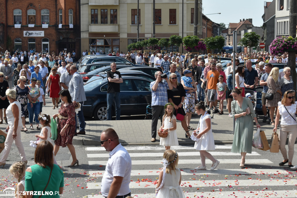 Ulicami Strzelna przeszła procesja Bożego Ciała - galeria