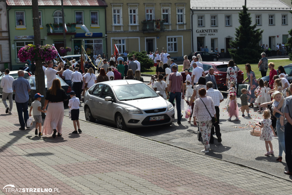 Ulicami Strzelna przeszła procesja Bożego Ciała - galeria