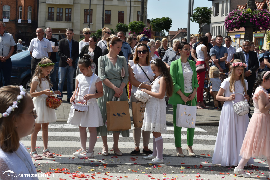 Ulicami Strzelna przeszła procesja Bożego Ciała - galeria
