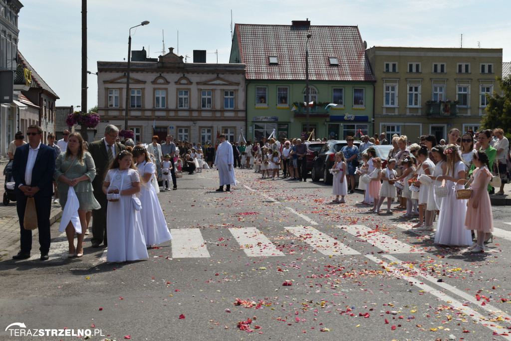 Ulicami Strzelna przeszła procesja Bożego Ciała - galeria
