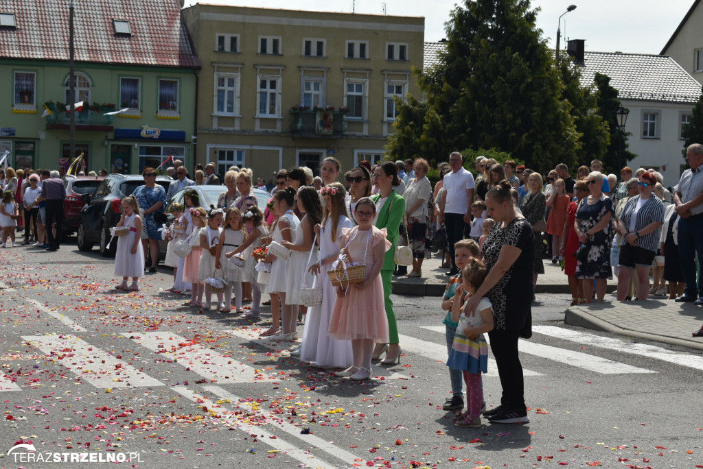 Ulicami Strzelna przeszła procesja Bożego Ciała - galeria