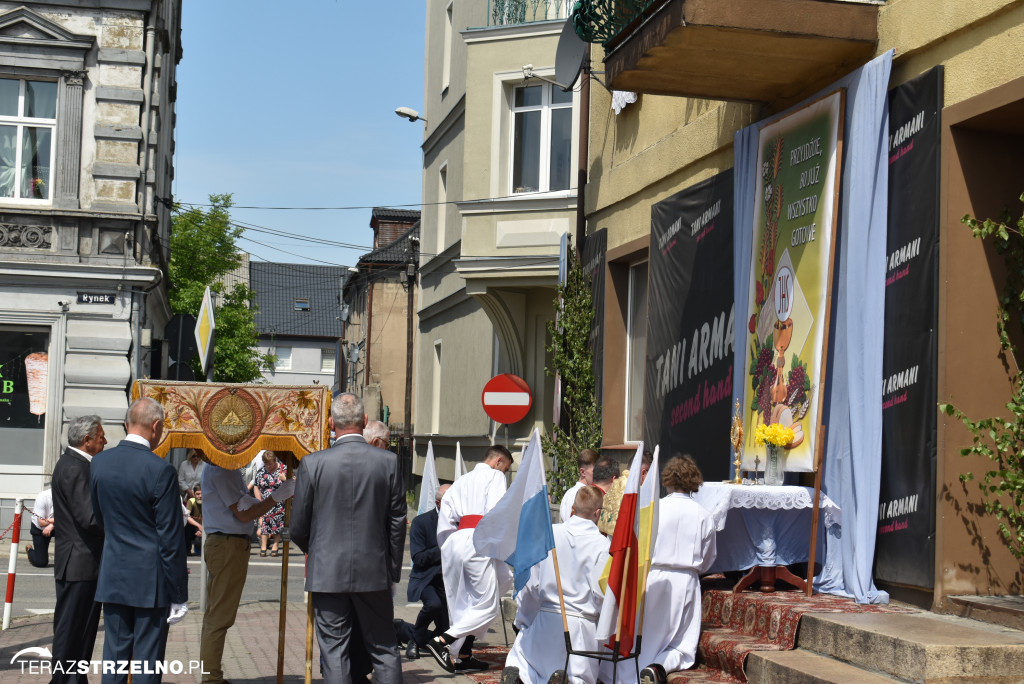 Ulicami Strzelna przeszła procesja Bożego Ciała - galeria