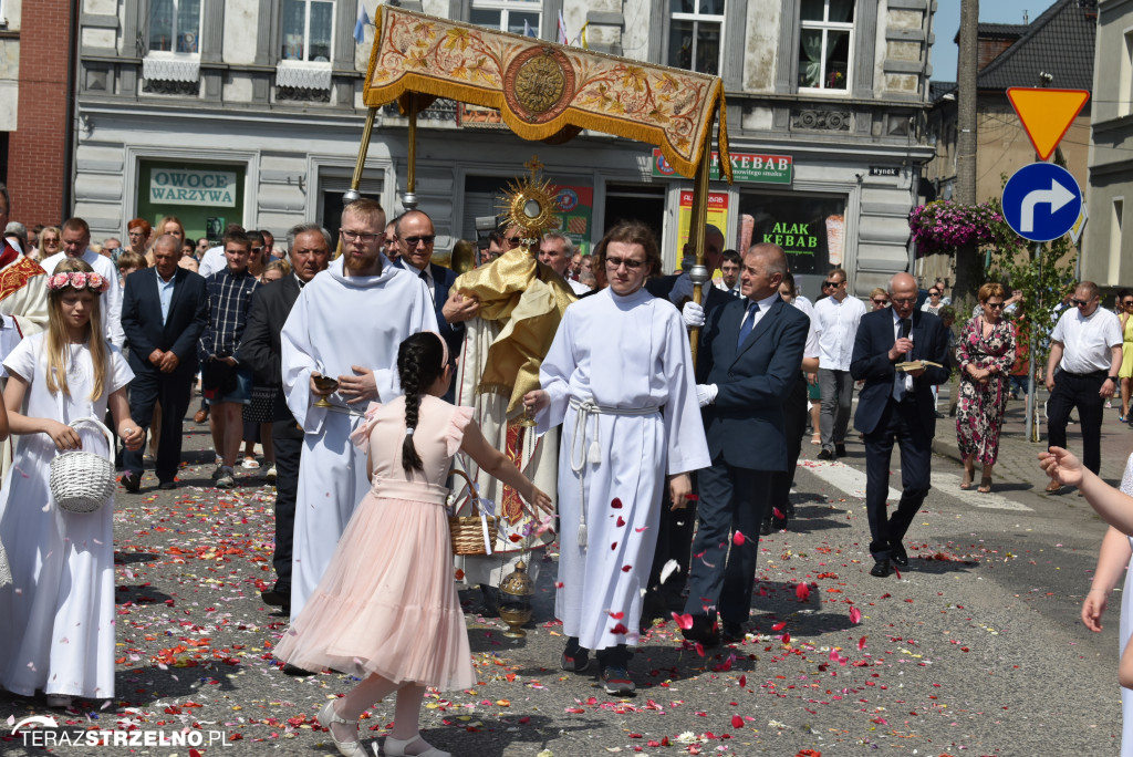 Ulicami Strzelna przeszła procesja Bożego Ciała - galeria