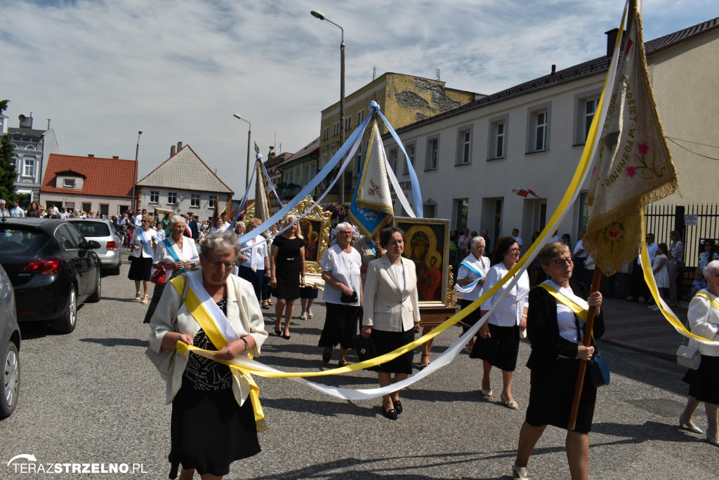 Ulicami Strzelna przeszła procesja Bożego Ciała - galeria