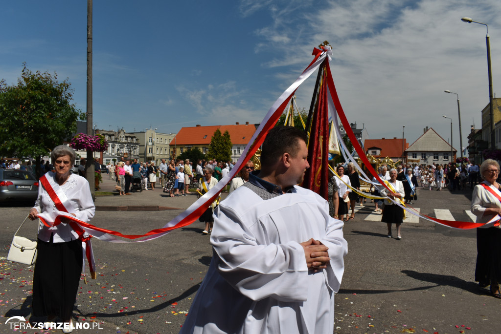 Ulicami Strzelna przeszła procesja Bożego Ciała - galeria