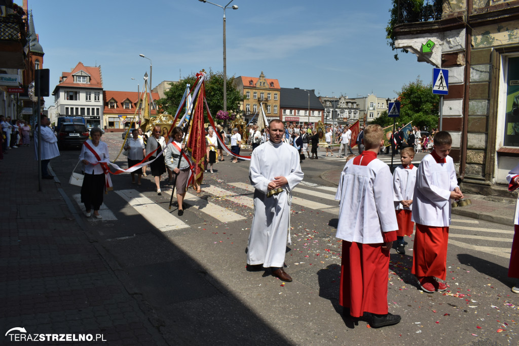 Ulicami Strzelna przeszła procesja Bożego Ciała - galeria