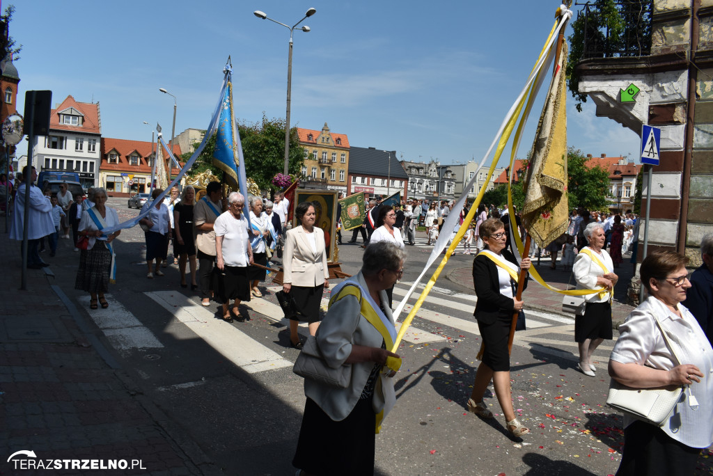 Ulicami Strzelna przeszła procesja Bożego Ciała - galeria