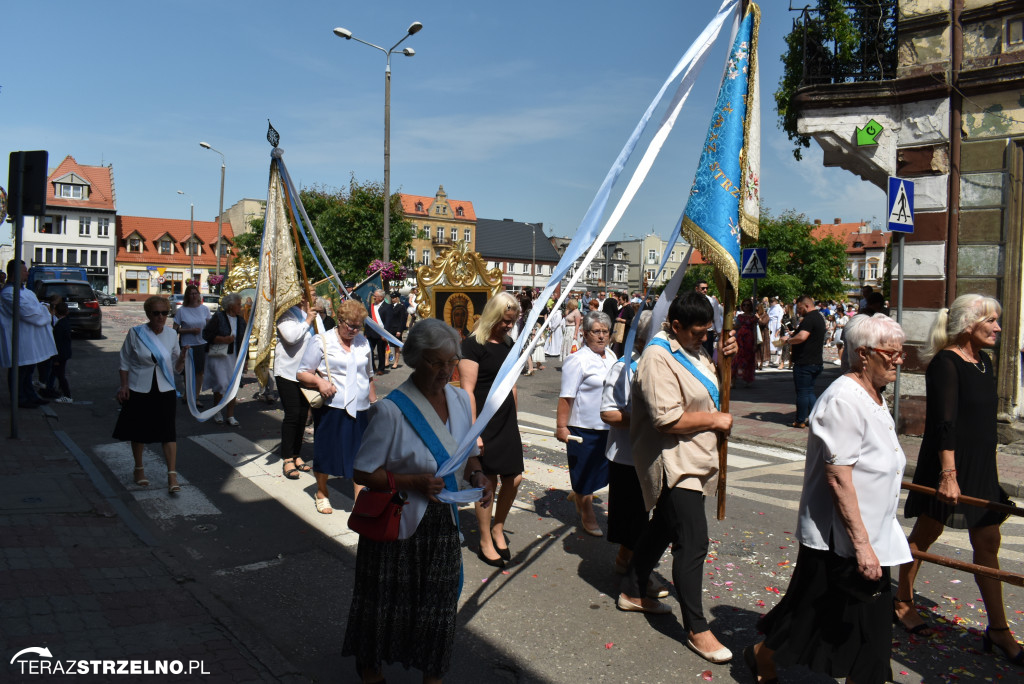 Ulicami Strzelna przeszła procesja Bożego Ciała - galeria