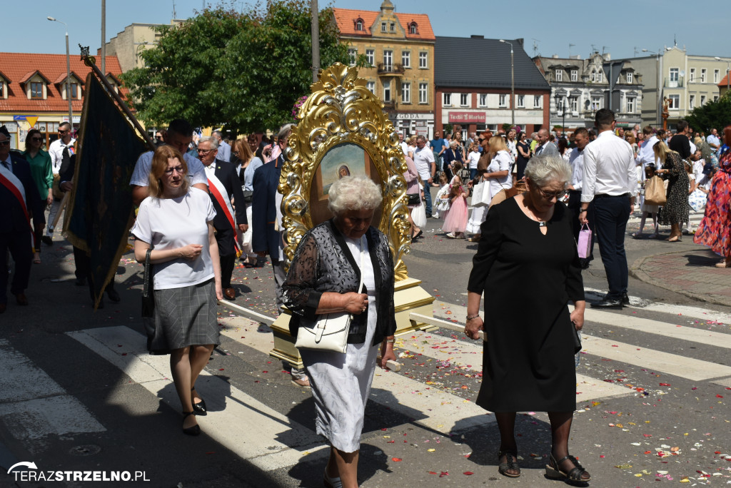 Ulicami Strzelna przeszła procesja Bożego Ciała - galeria