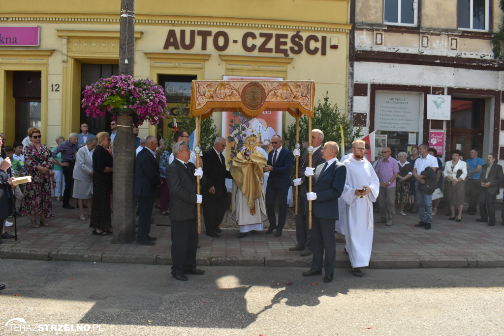 Ulicami Strzelna przeszła procesja Bożego Ciała - galeria