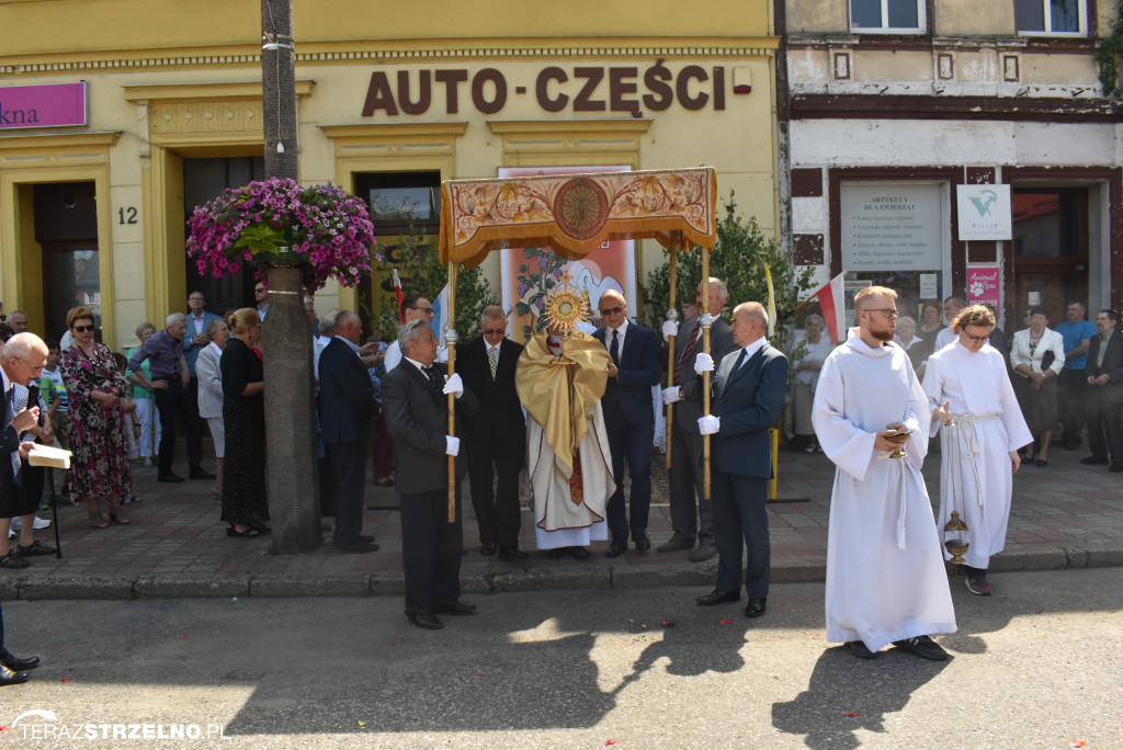 Ulicami Strzelna przeszła procesja Bożego Ciała - galeria